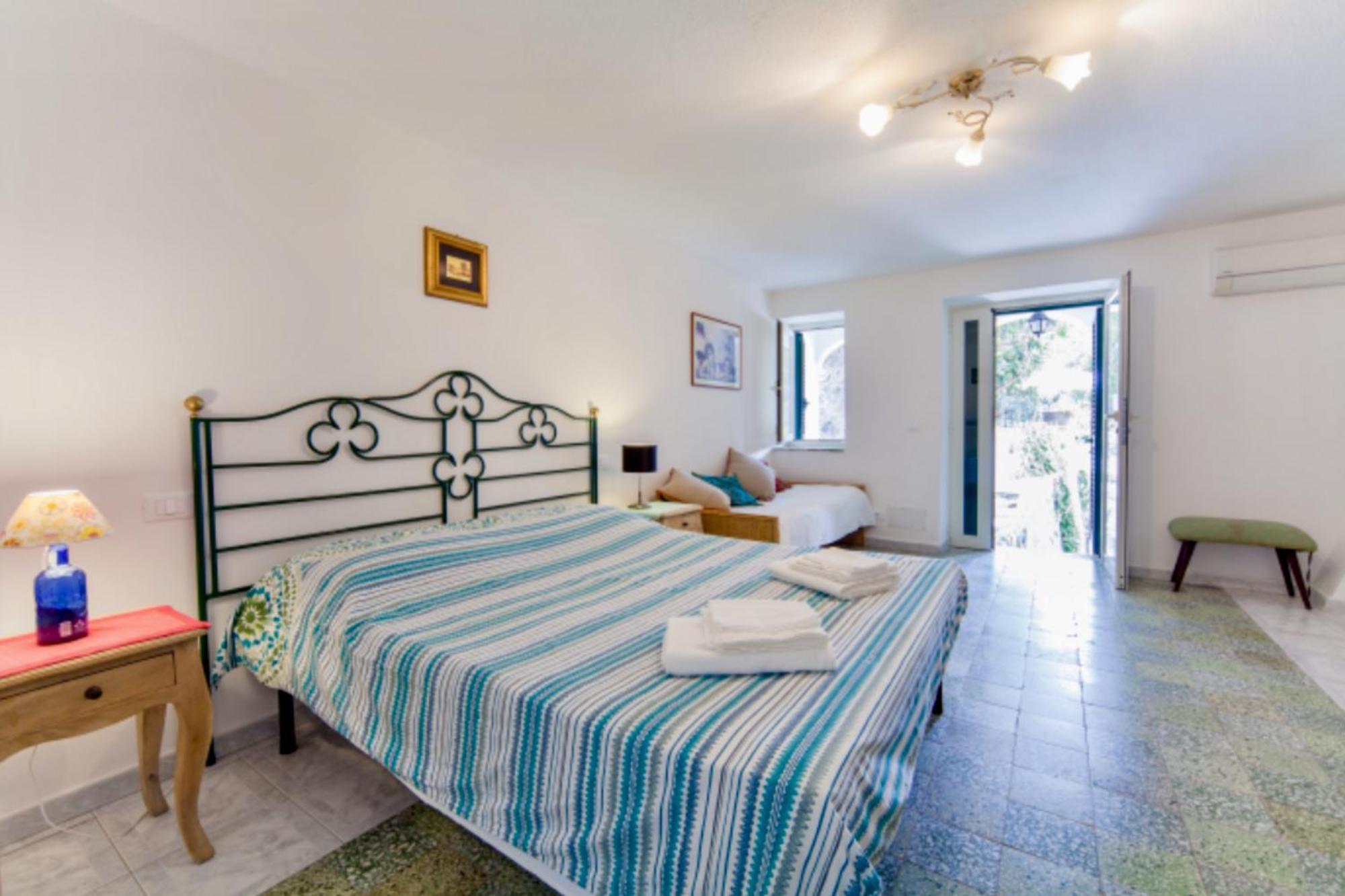Villa Vincenzo Di Meglio Barano dʼIschia Rum bild